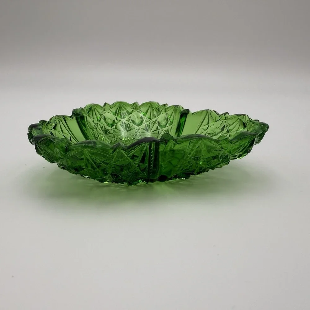 Antique EAPG Bowl US‎ Glass Richards and Hartley Clover Emerald Green Triangular